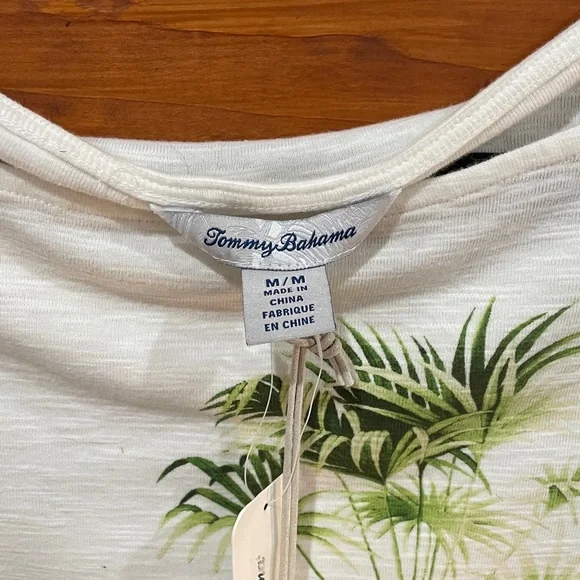TOMMY BAHAMA White Top with Tropical Floral Design Sz M - Picture 4 of 6